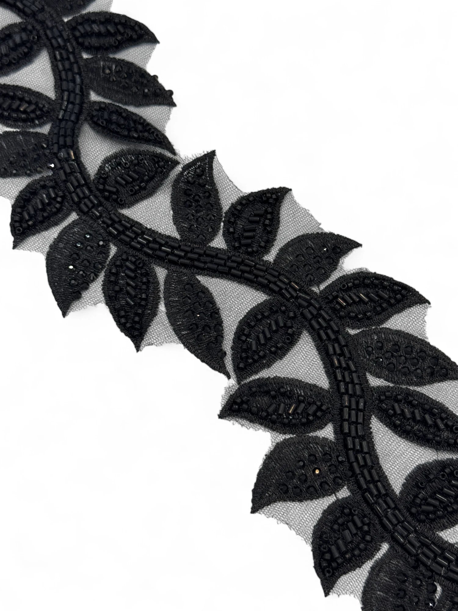 Pasmanterie cu neagra cu frunze ondulate 8cm