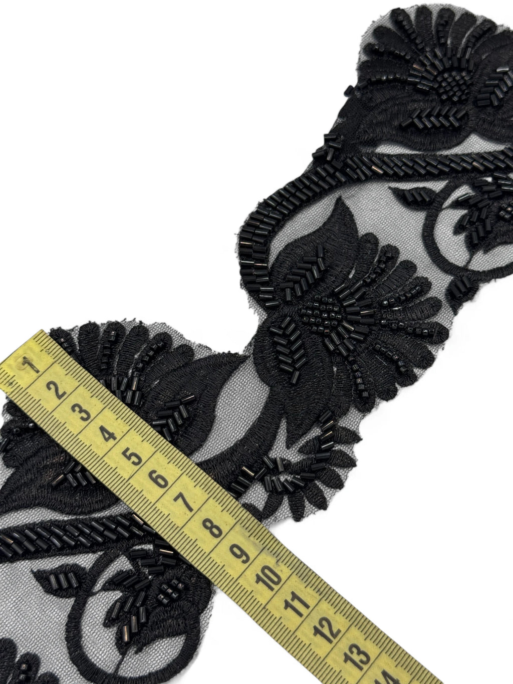 Pasmanterie cu neagra cu flori mari 10cm