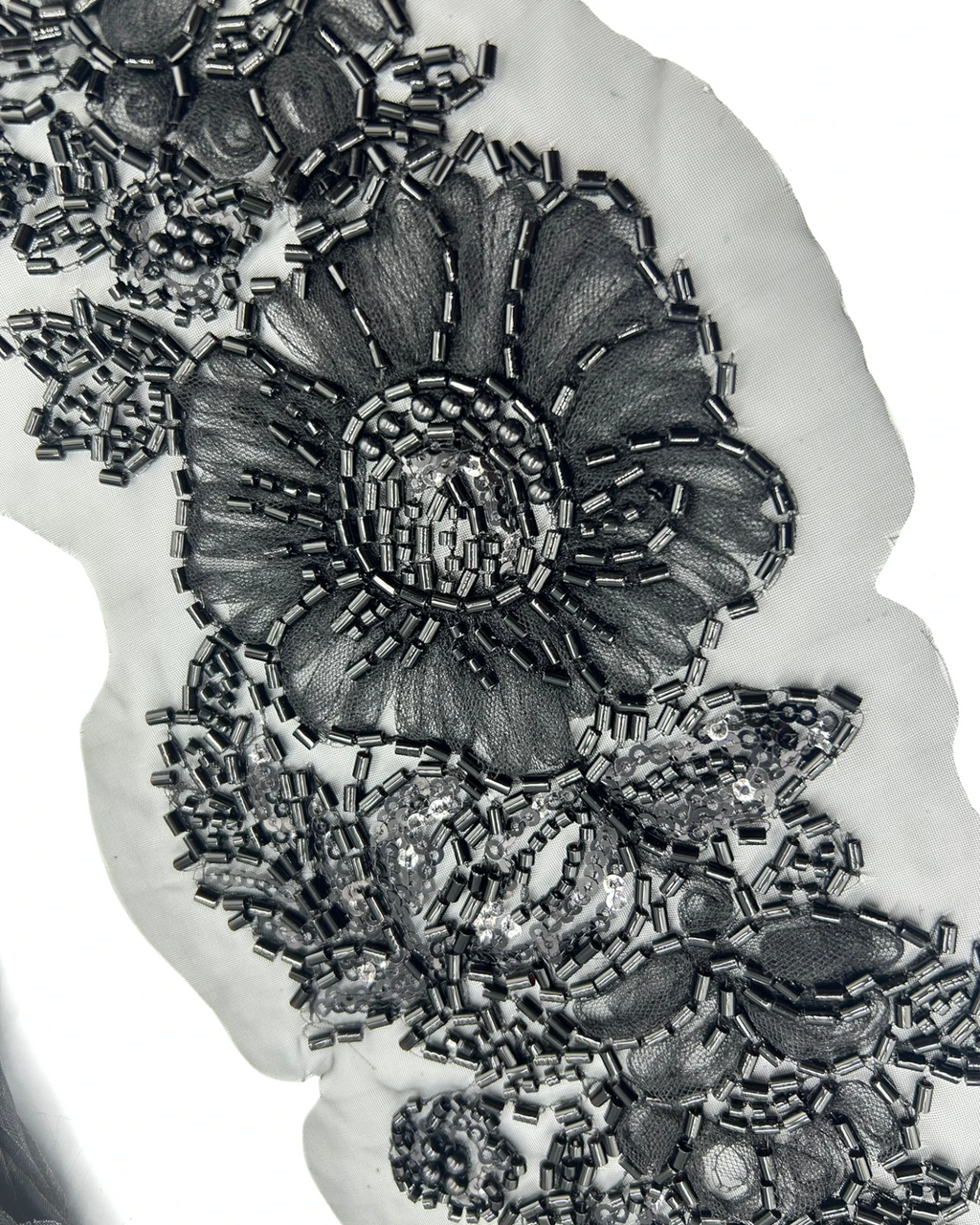 Pasmanterie cu flori 3d margele cusute 10cm Neagra