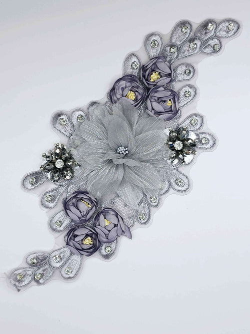 Aplicatie vestimentara, model floral, 30x15cm, Argintie