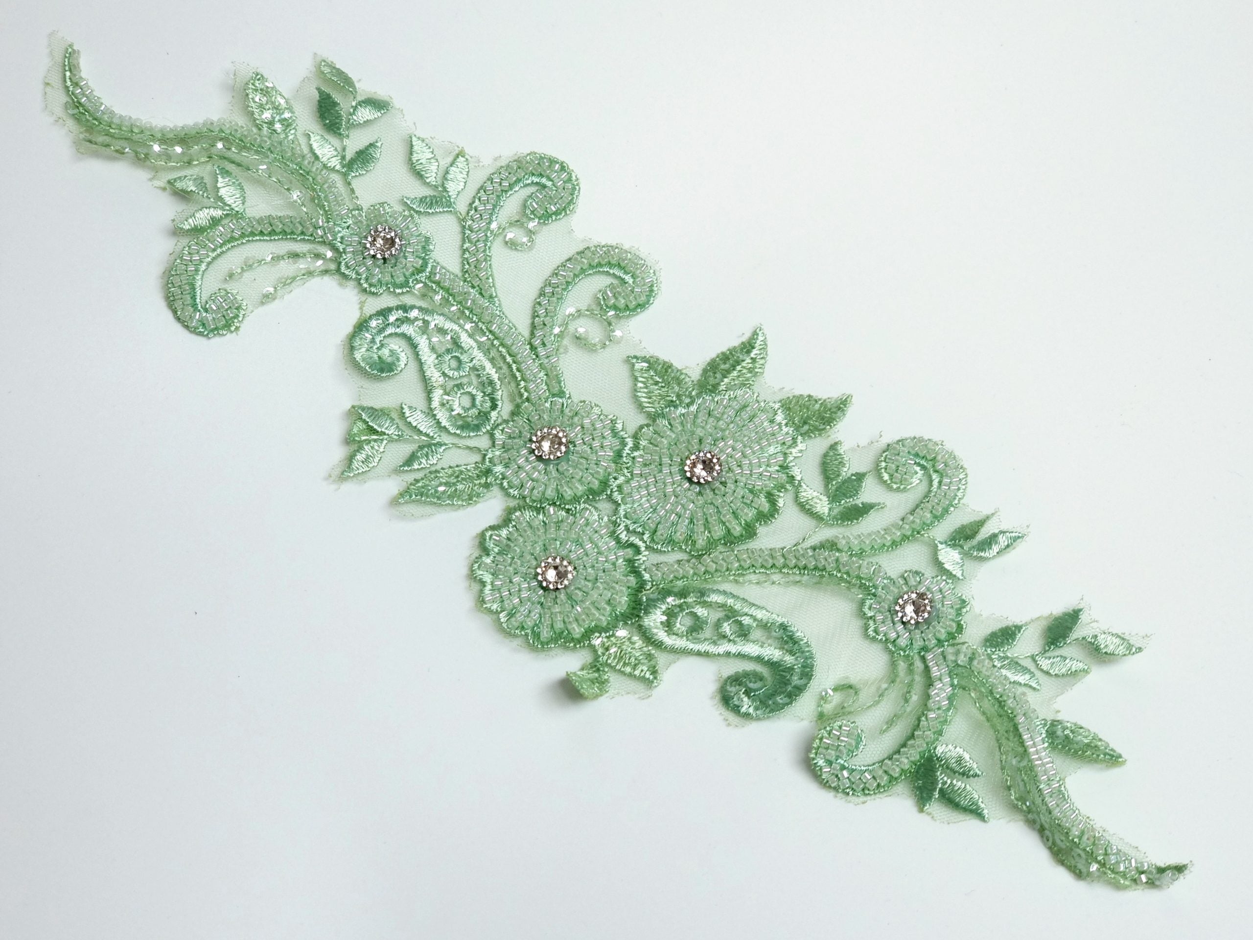 Aplicatie, model floral, 35x15cm, vernil