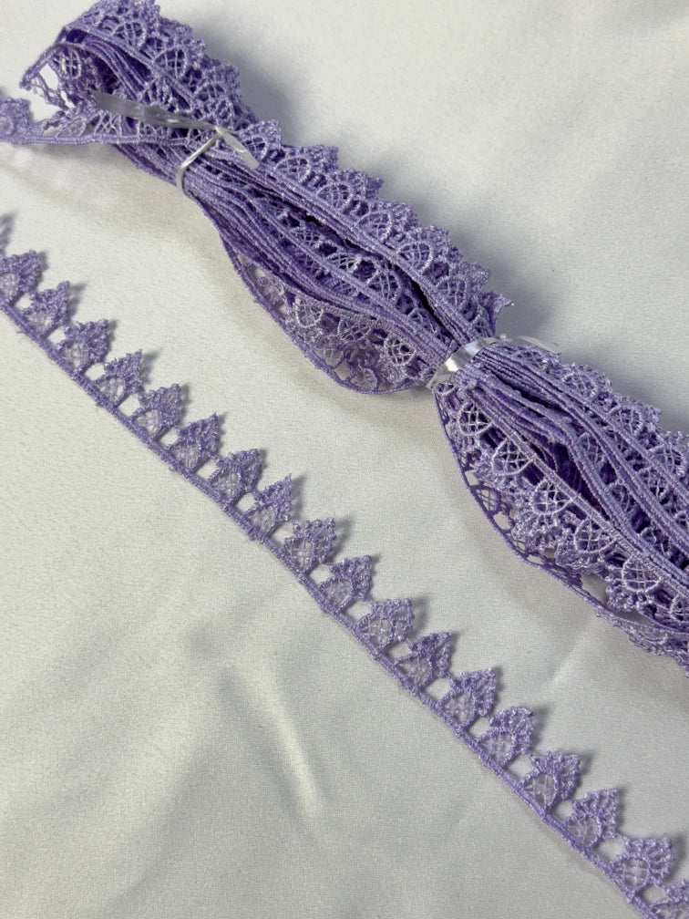 Broderie, model cu colti din fir de matase, Mov Lila