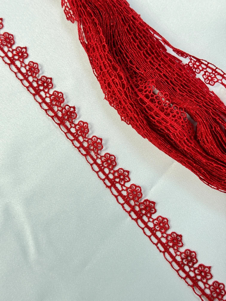 Broderie, model floral din fir de matase, Rosie
