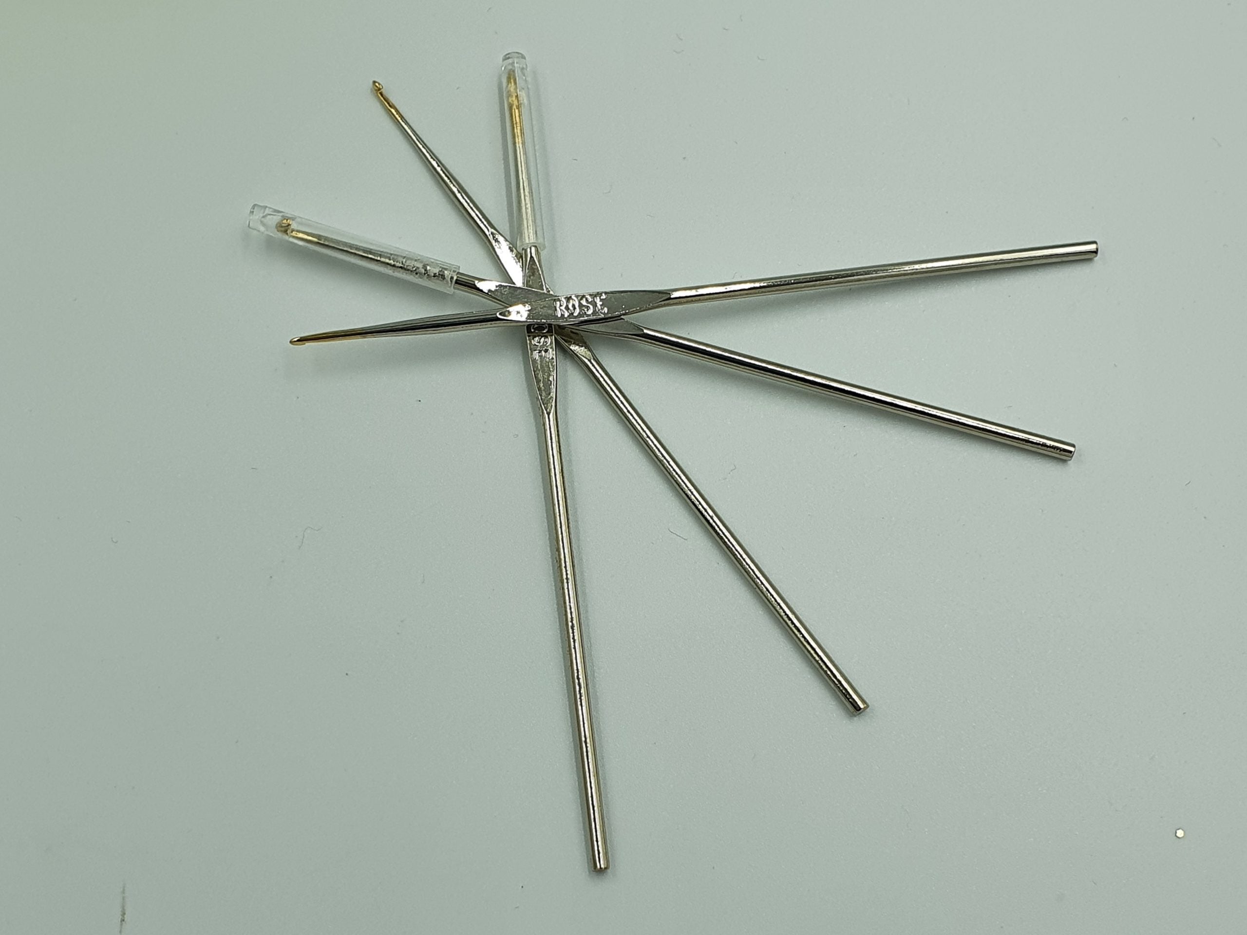 Crosete metal, marimi diferite