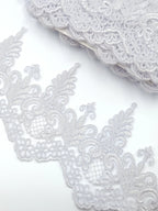 Pasmanterie alba brodata 17cm
