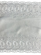 Dantela brodata alba pe jerse 20cm
