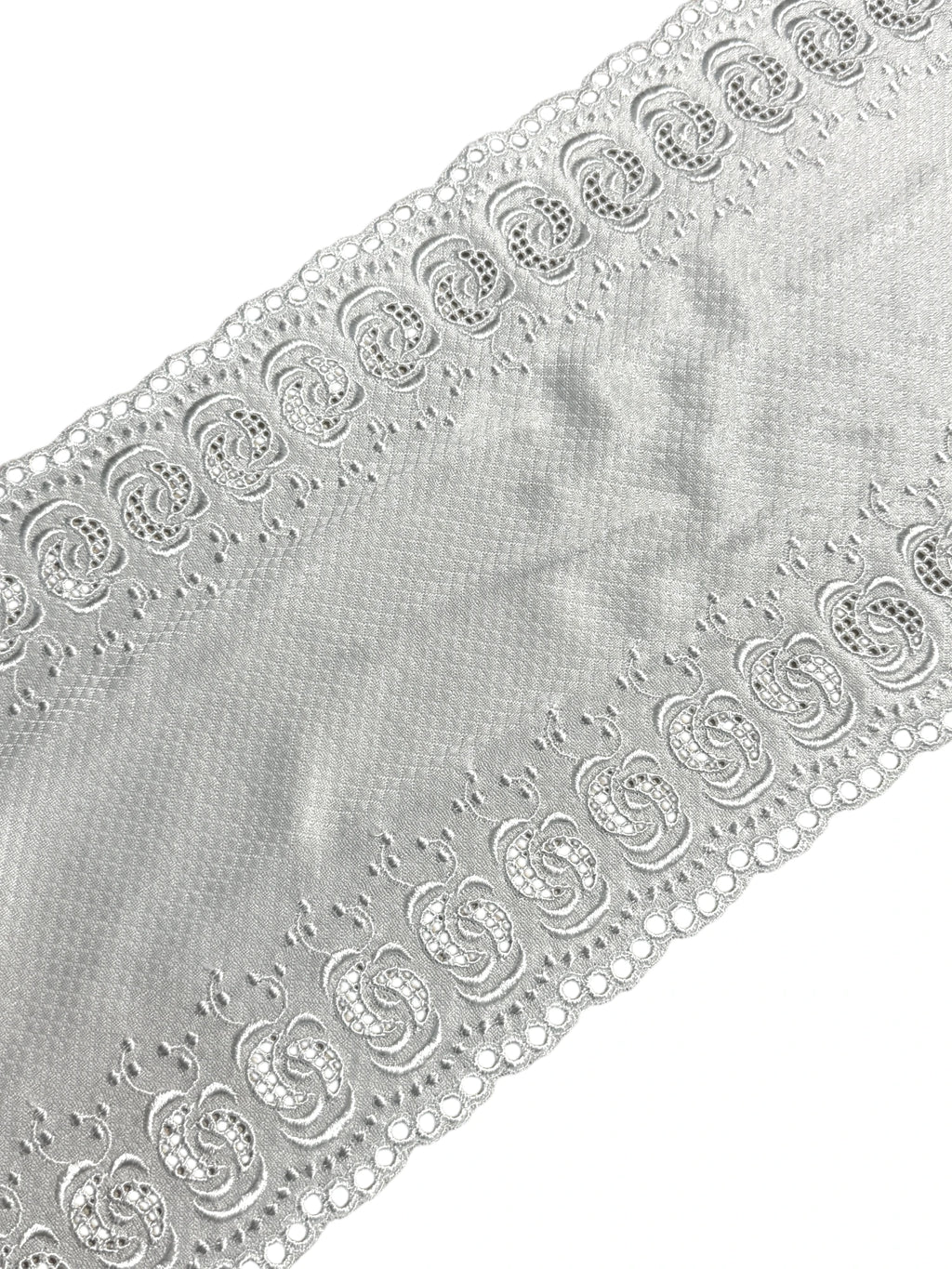 Dantela brodata alba pe jerse 20cm