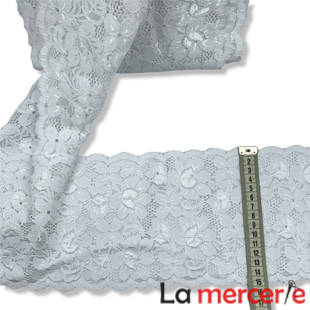 Dantela crem, elastica, latime 15cm, fina si moale la atingere