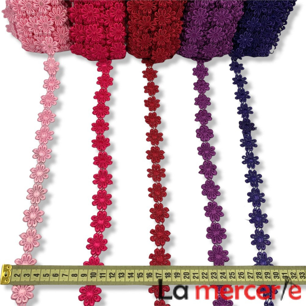 Broderie din fir de matase, nuante de roz-rosu-mov, latime 2cm