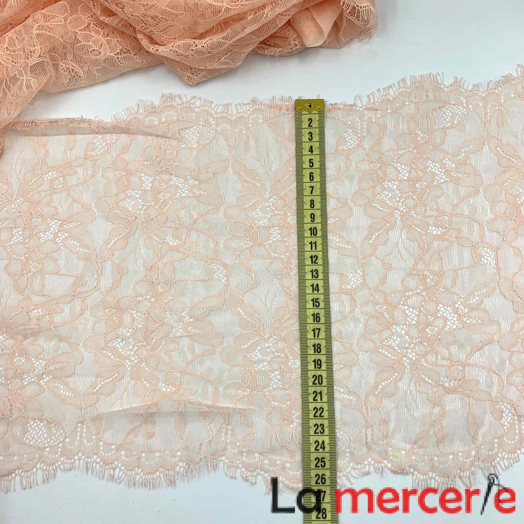 Dantela piersicie, elastica tip chantily, model floral, latime 27