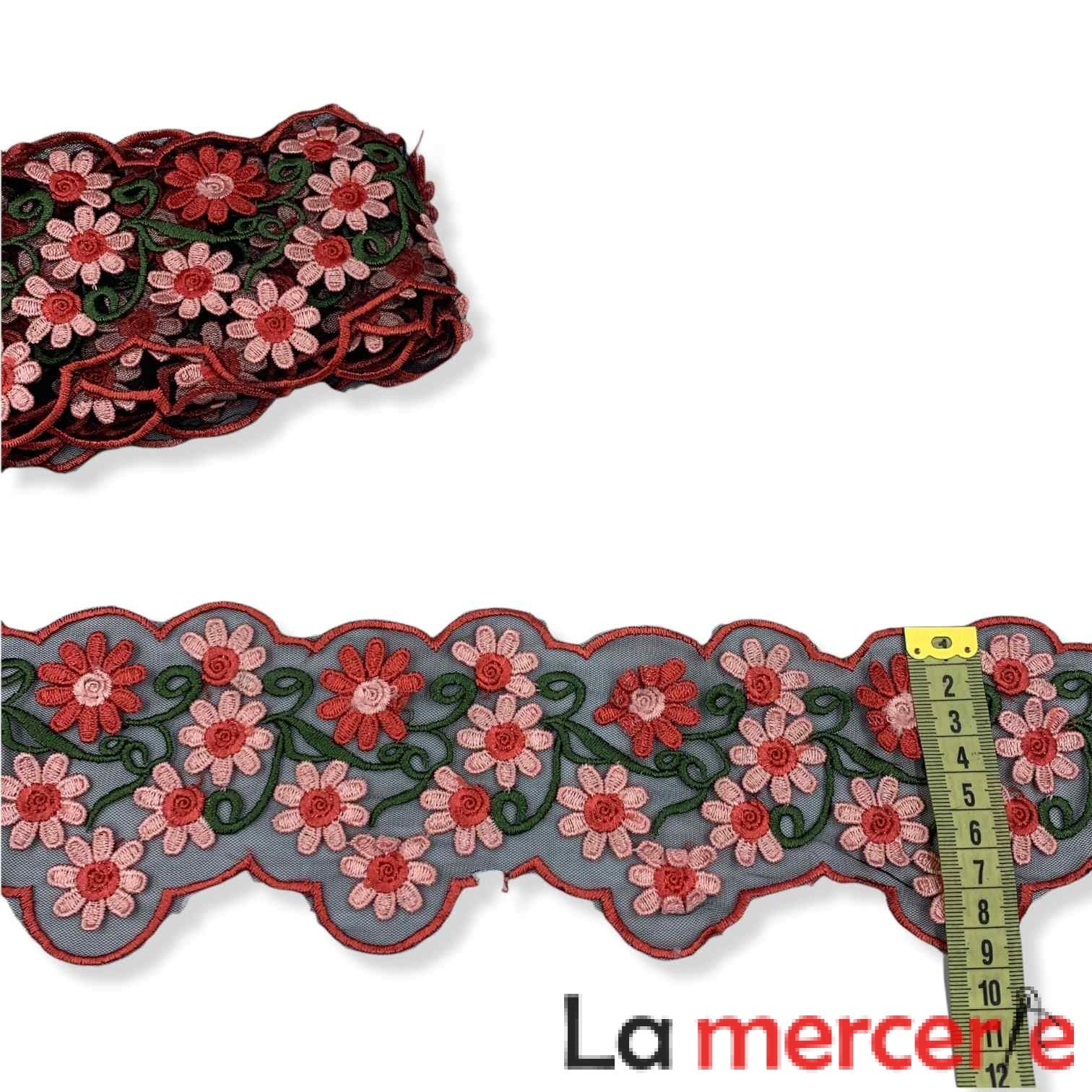 Dantela brodata pe tull, model floral, latime 90mm