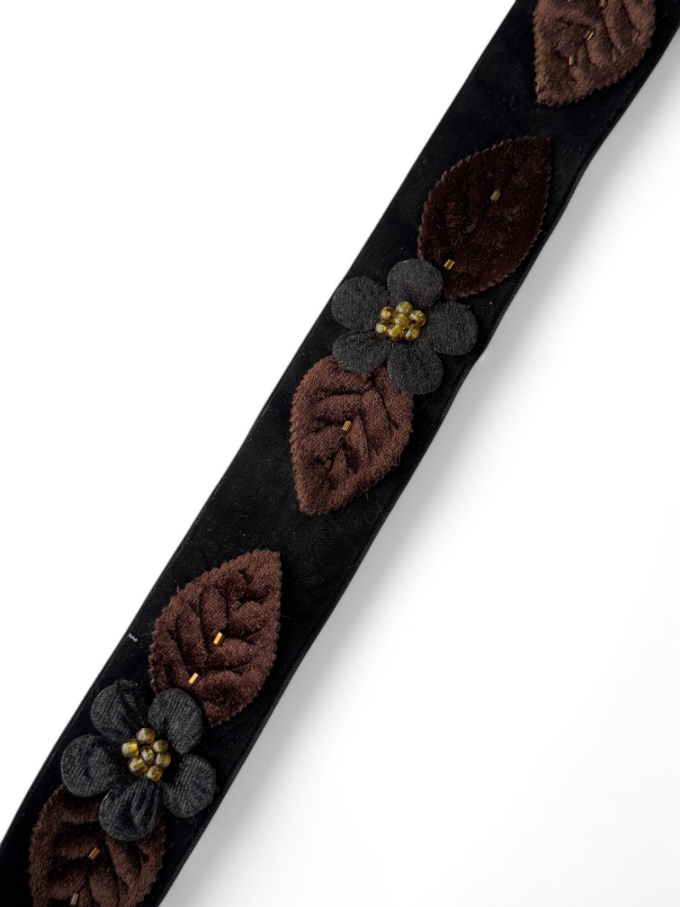 Pasmanterie din catifea, cu flori, 4cm
