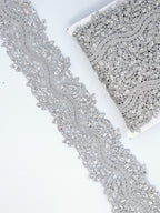 Pasmanterie argintie, model floral cu sclipici 30mm latime