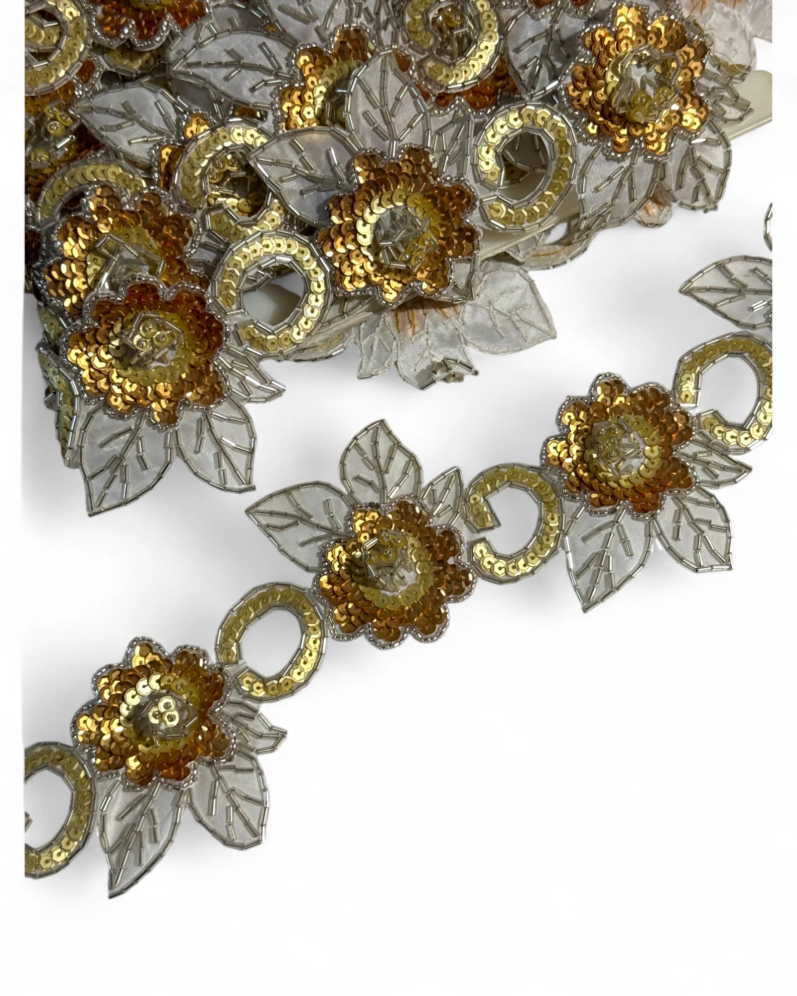 Pasmanterie aurie model floral 5cm