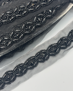 Pasmanterie neagra cu perle si margele 4cm