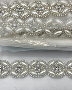 Pasmanterie argintie cu perle si margele 4cm