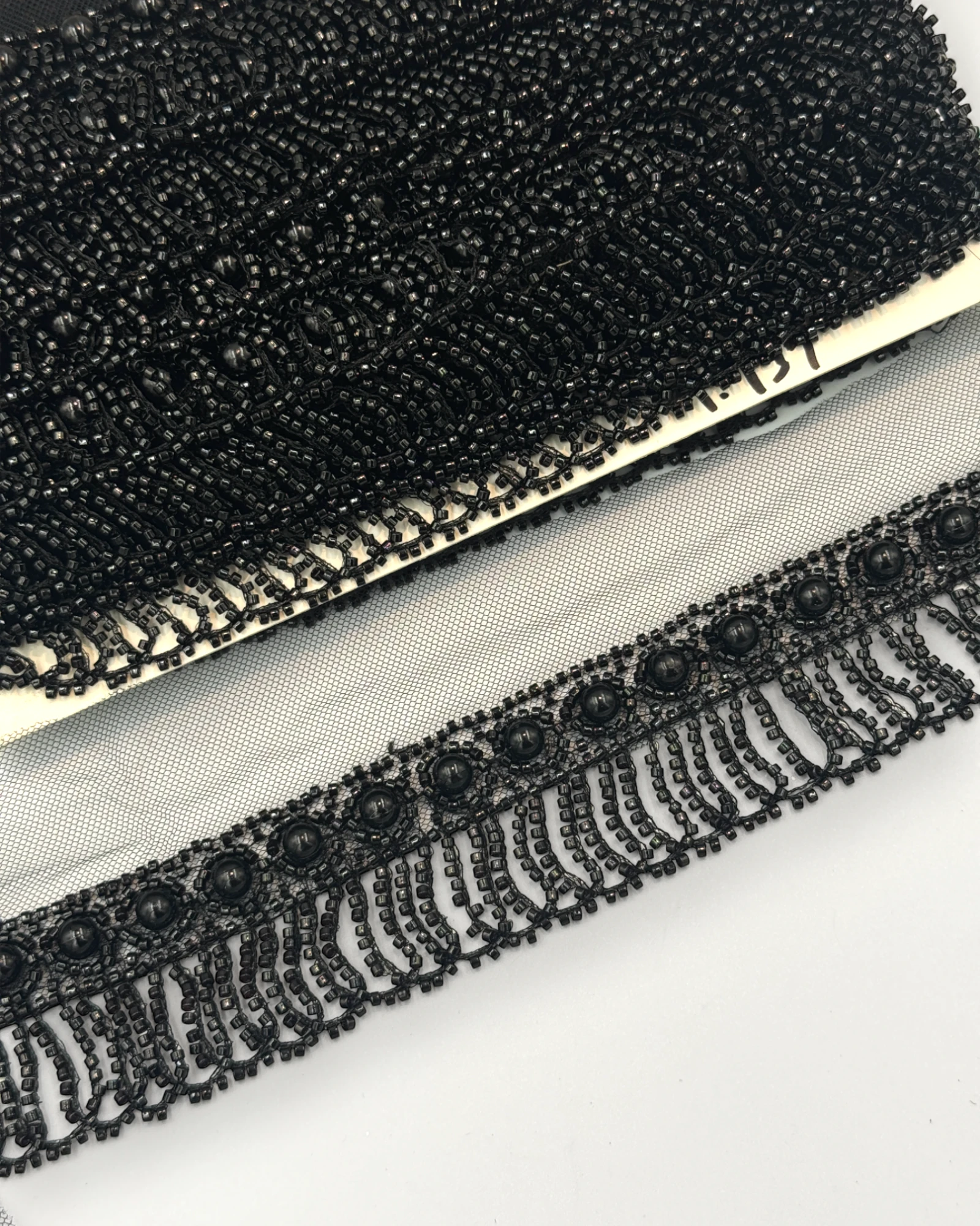 Pasmanterie neagra, franjuri si margele 4cm