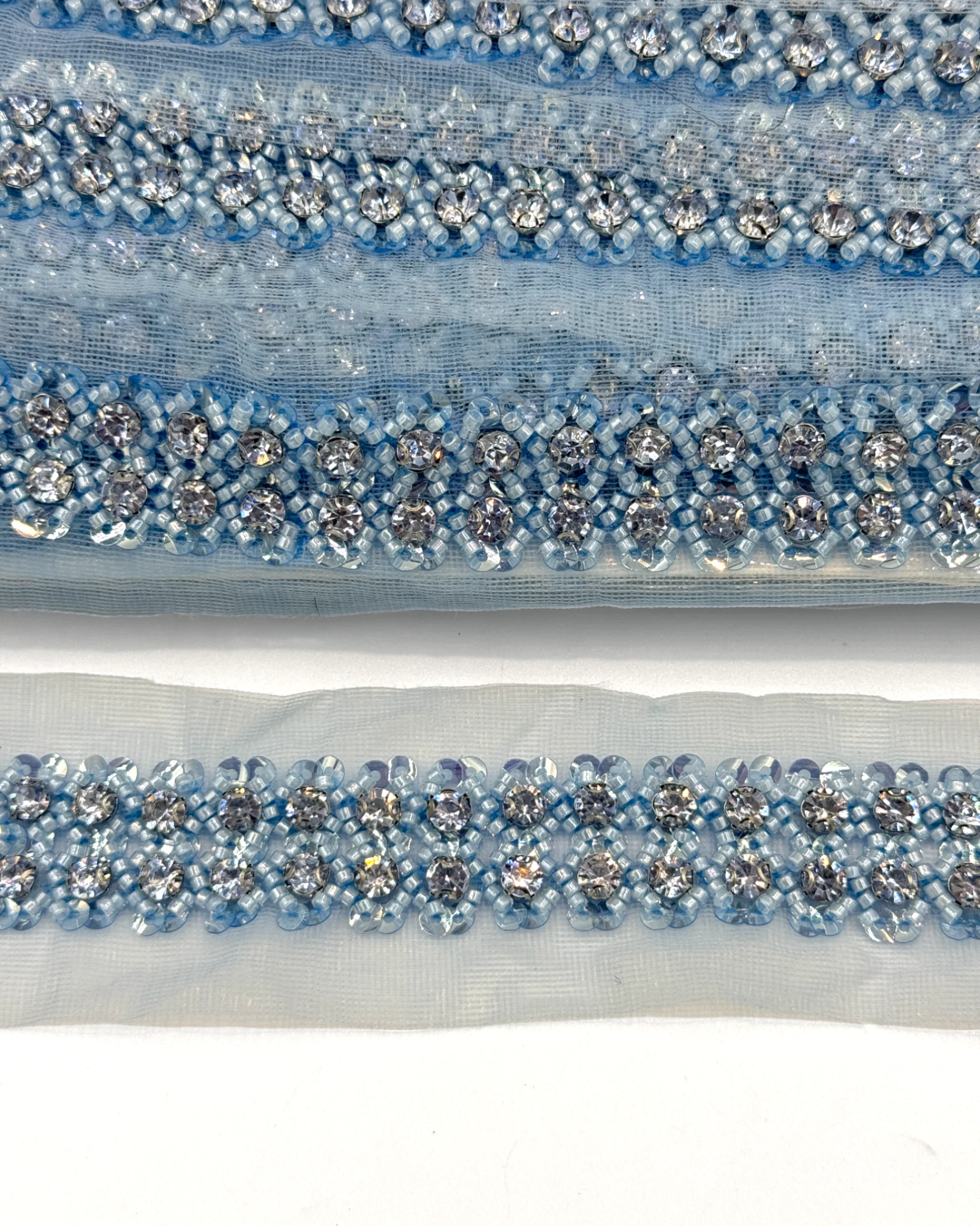 Pasmanterie bleu cu strasuri si margele 4cm