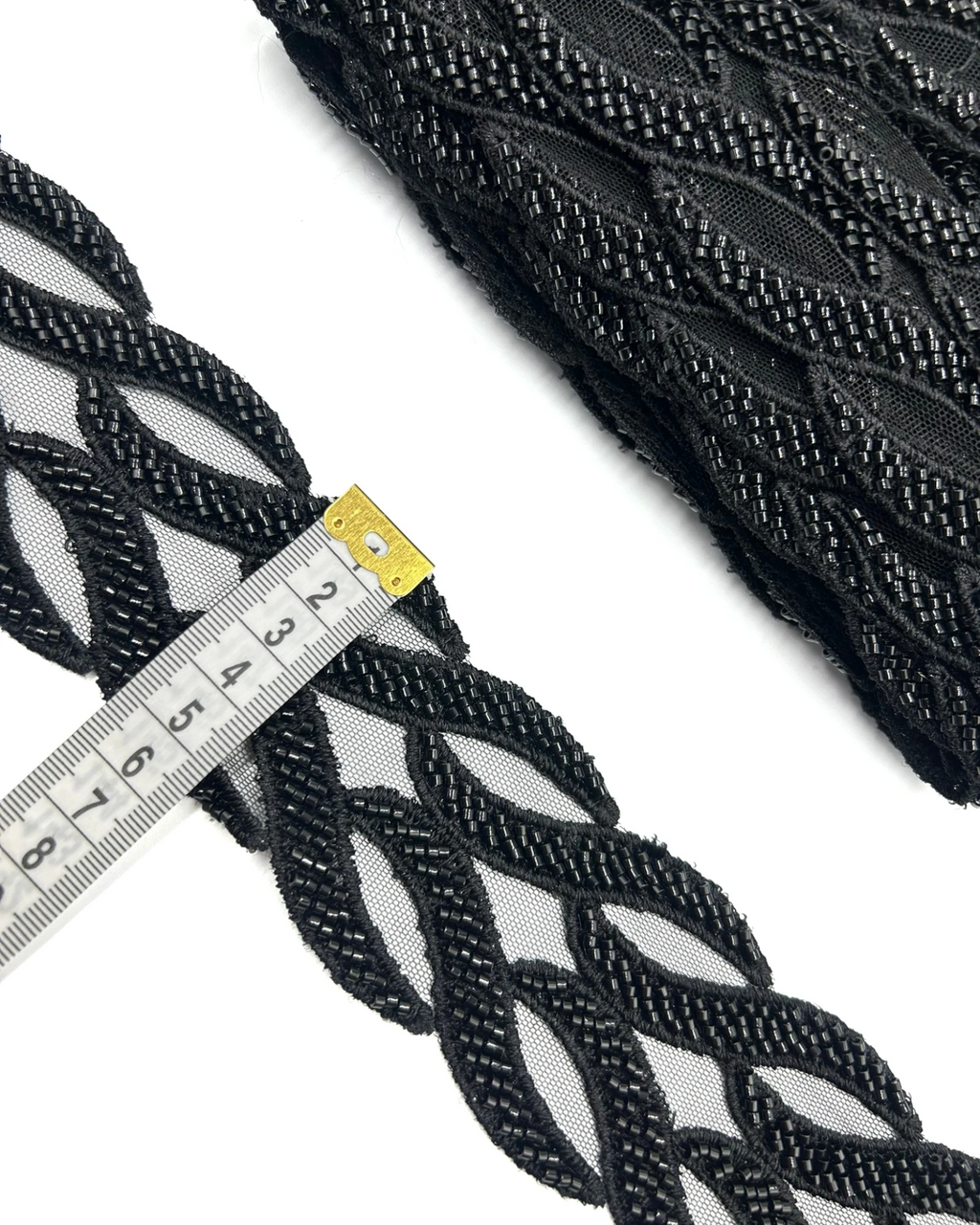 Pasmanterie frunze pe tull cu margele cusute 6cm Negru