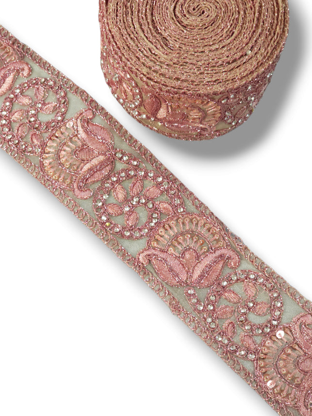 Pasmanterie roz, cu strasuri si paiete, model floral