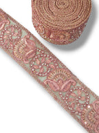 Pasmanterie roz, cu strasuri si paiete, model floral