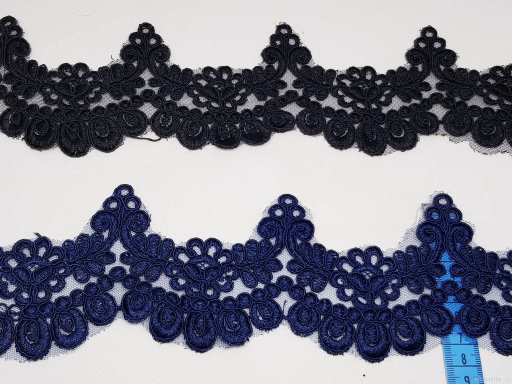 Dantela neagra si bleumarin