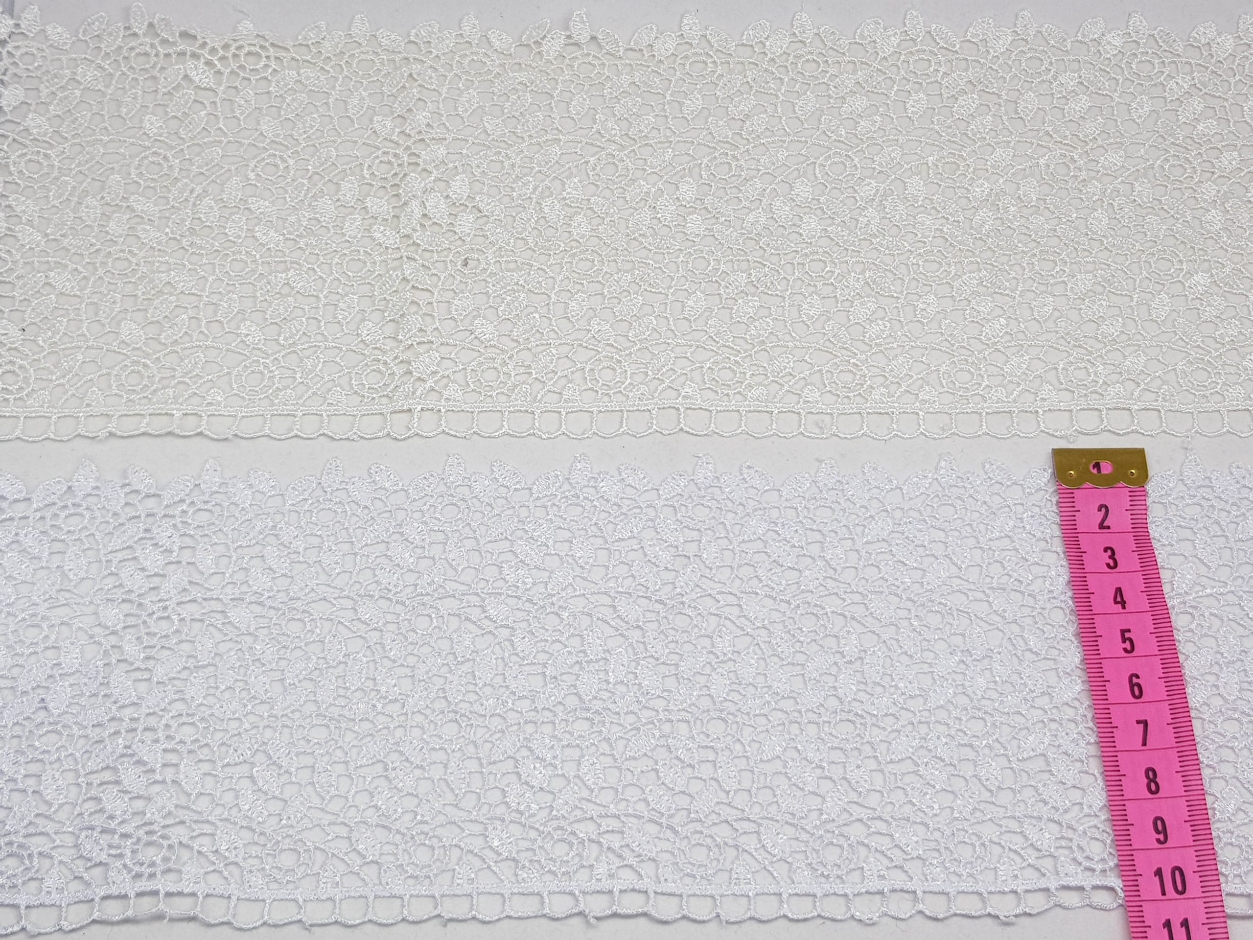 Broderie alba si crem din fir de matase