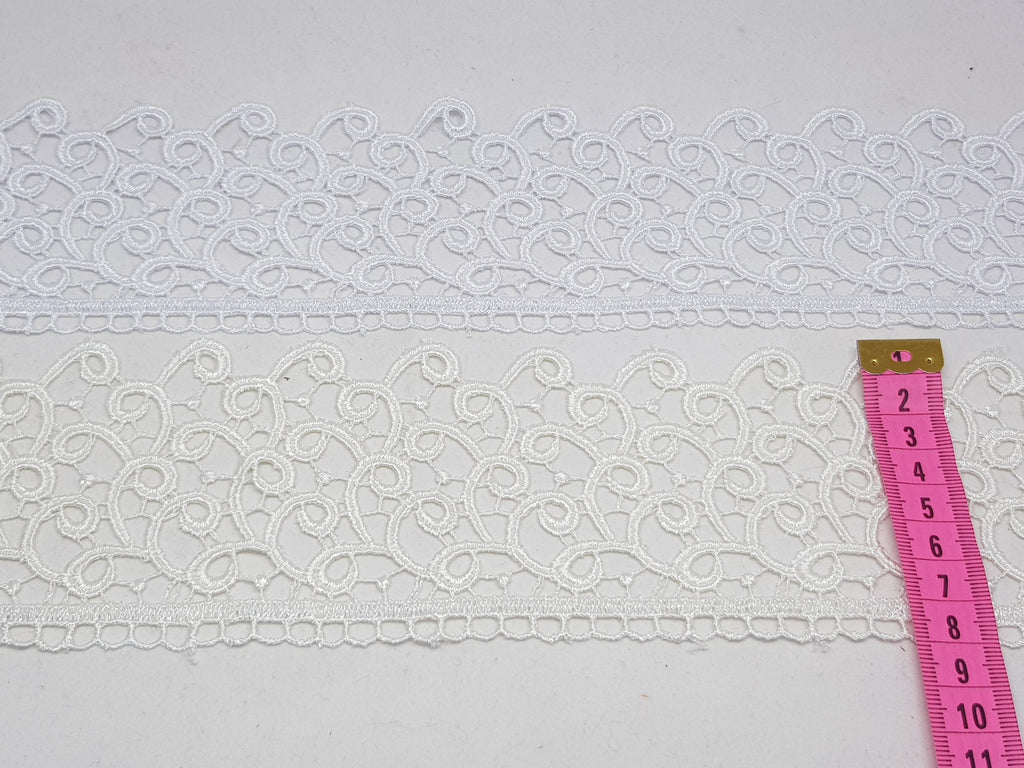 Broderie alba si crem din fir de matase