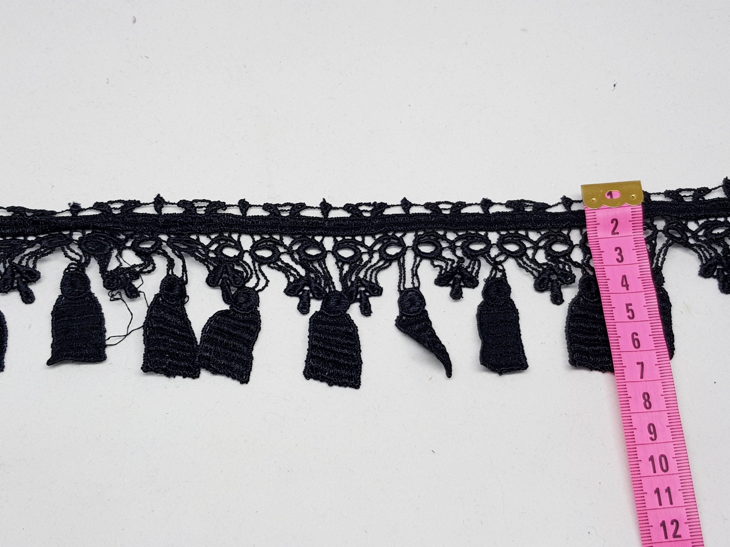 Broderie cu model ciucuri neagra
