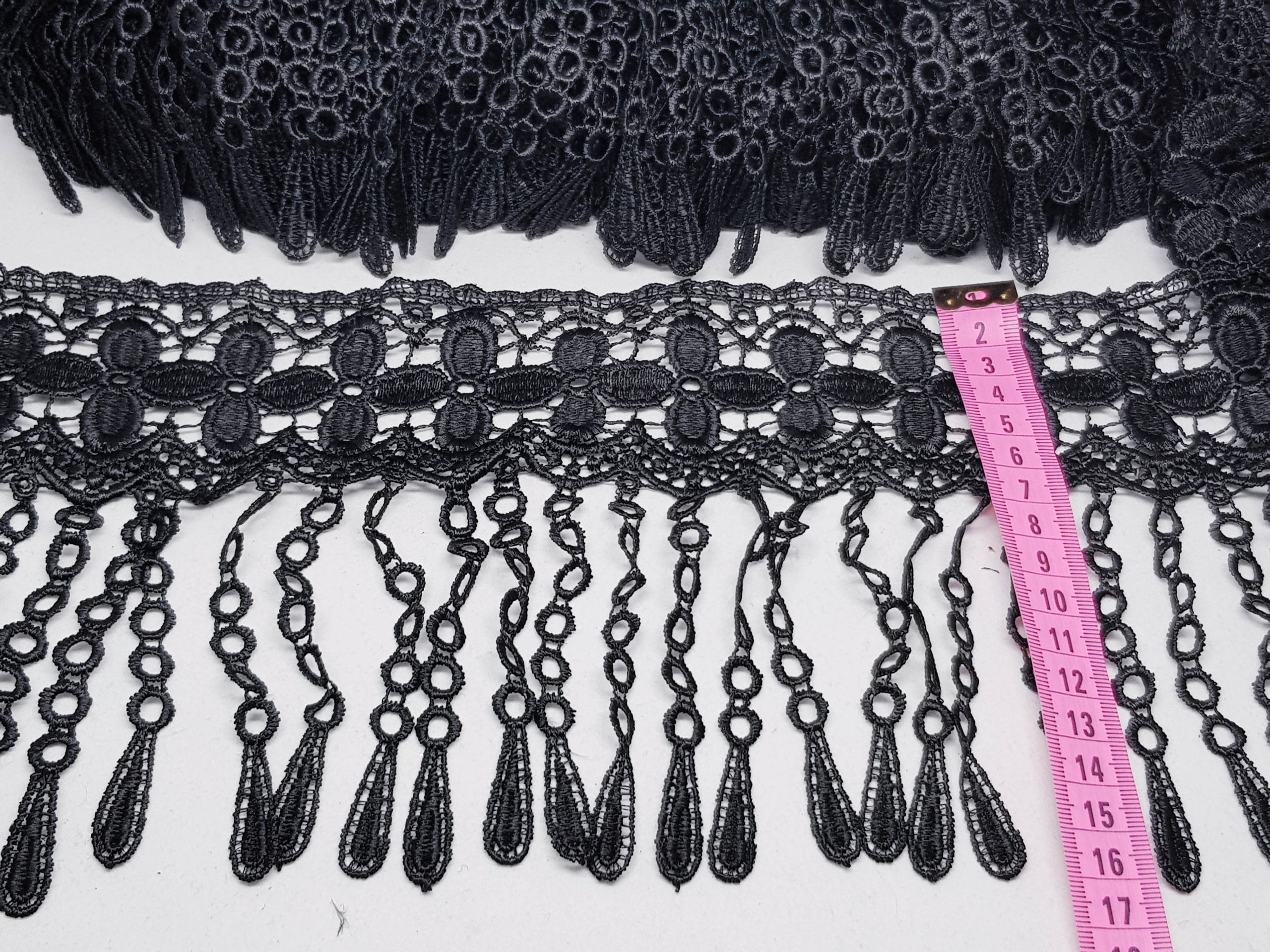 Broderie neagra cu franjuri din fir de matase