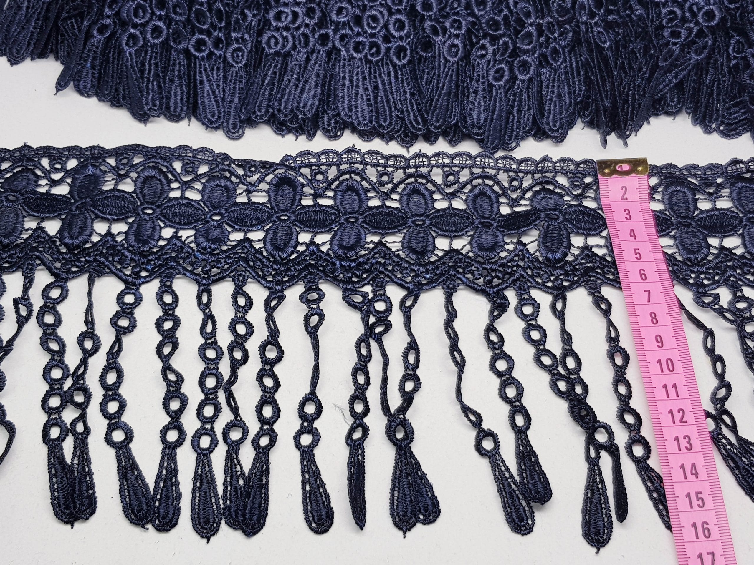 Broderie bleumarin cu franjuri din fir de matase