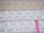 Broderie alba, crem si bej model floral din fir de matase