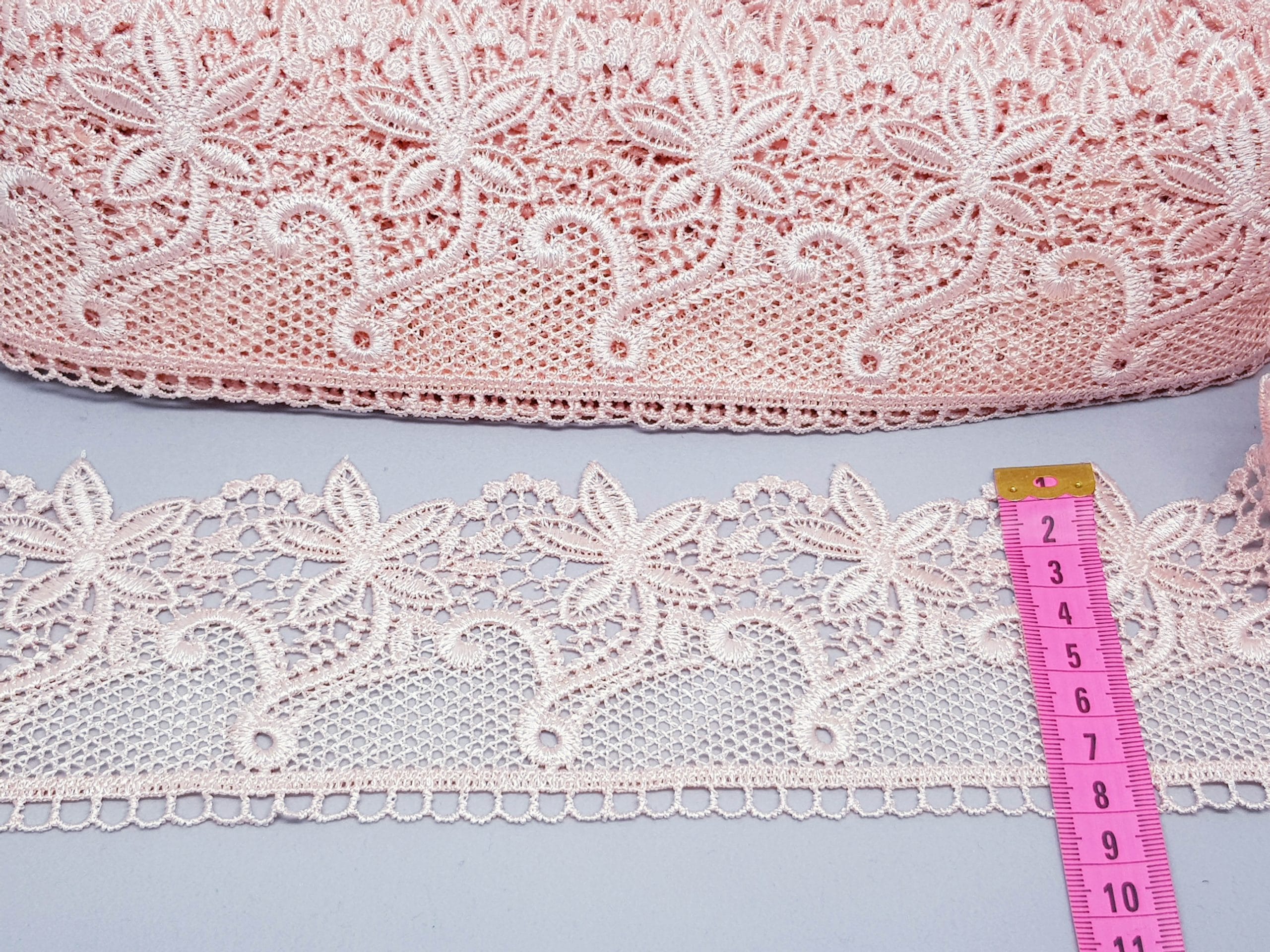 Broderie roz model floral din fir de matase