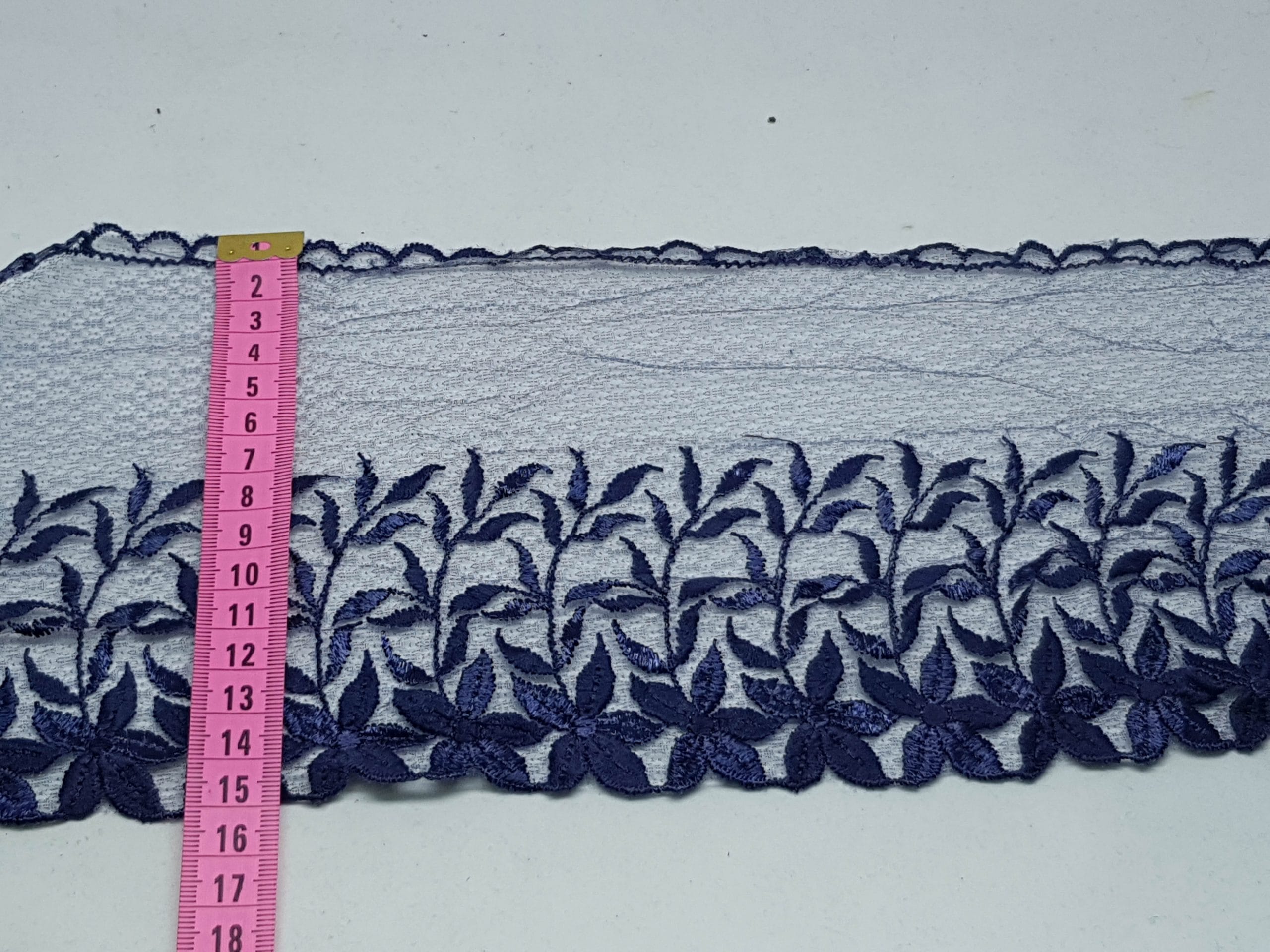 Broderie bleumarin cu bordura florala