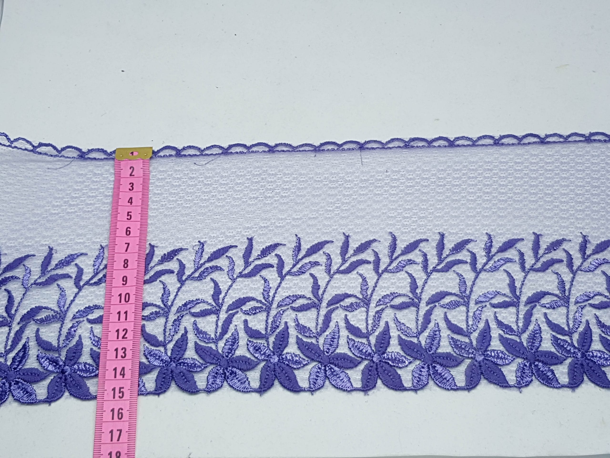 Broderie mov cu bordura florala