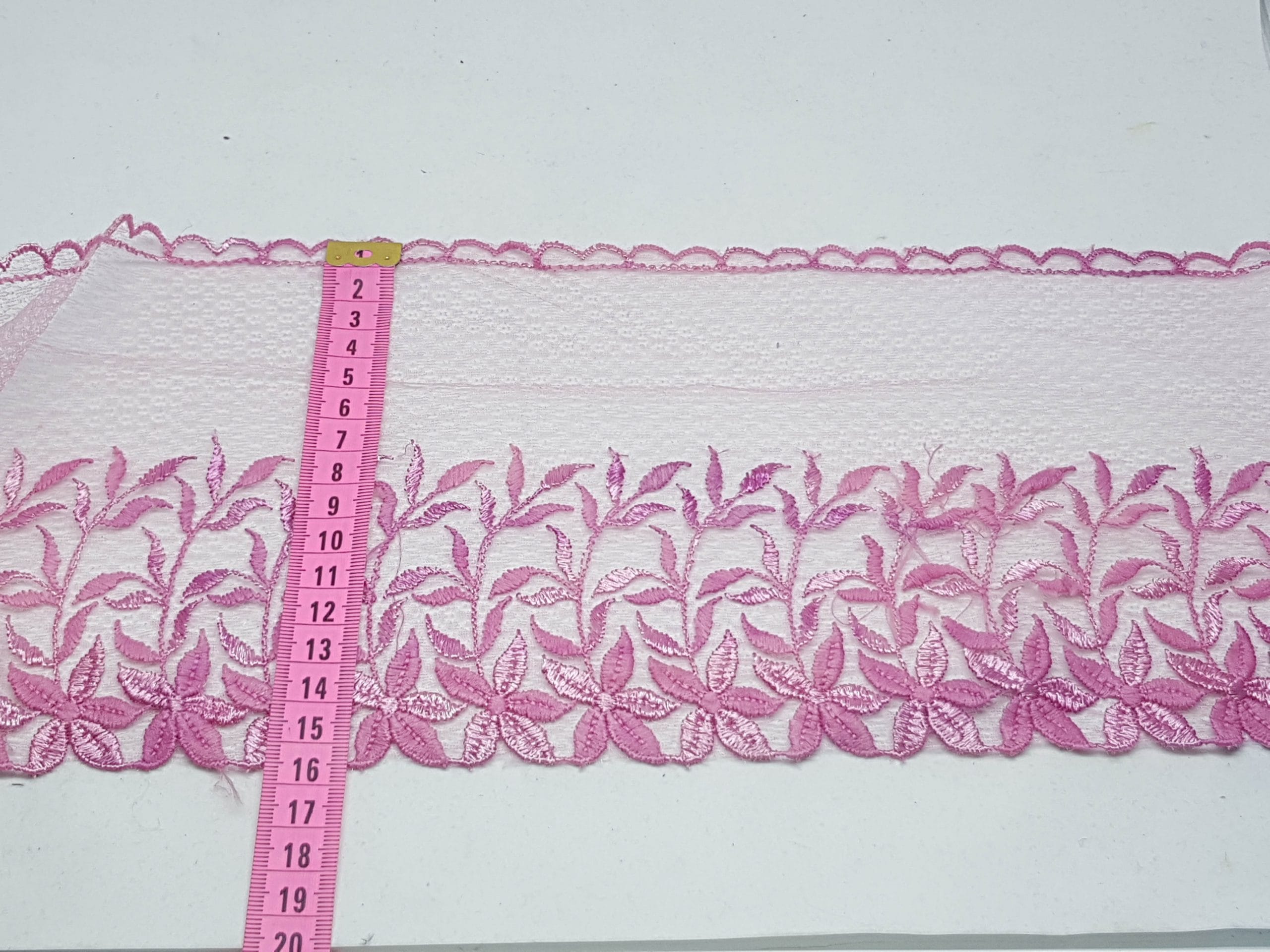 Broderie roz cu bordura florala