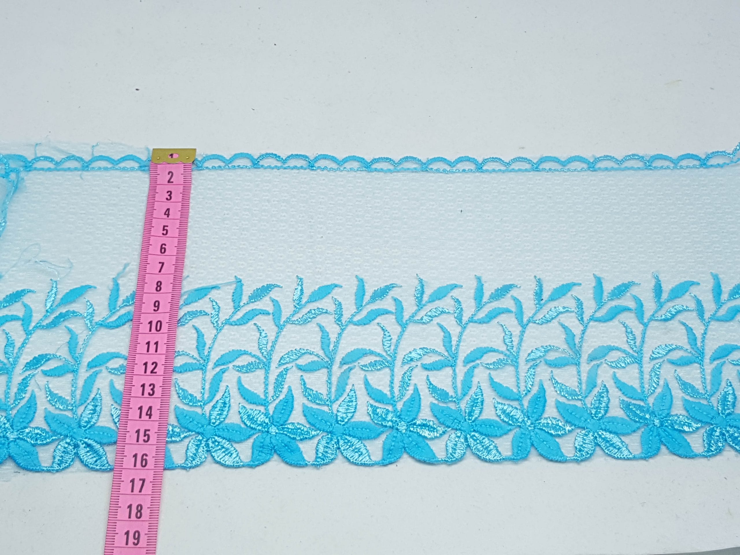 Broderie bleu cu bordura florala