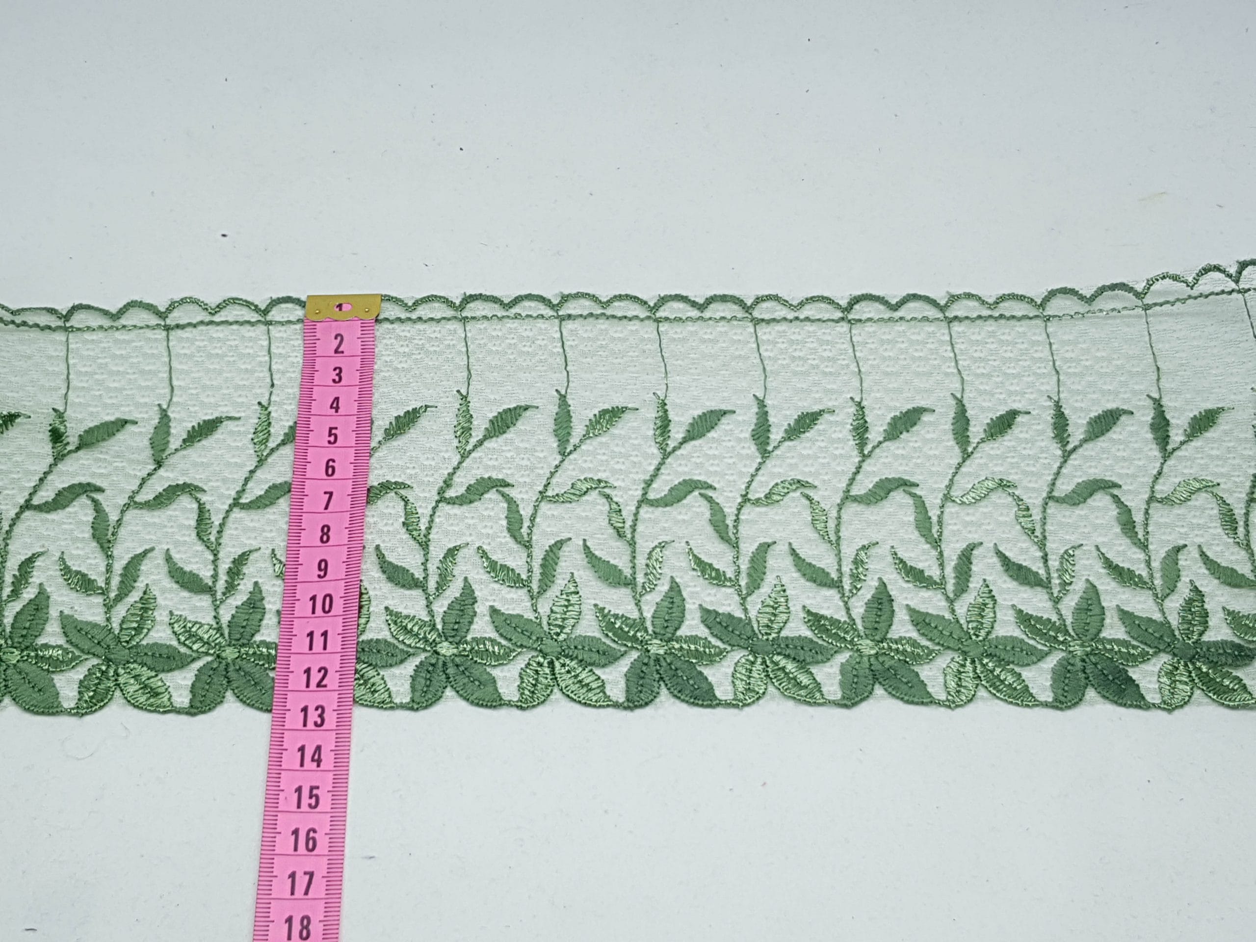 Broderie verde cu bordura florala