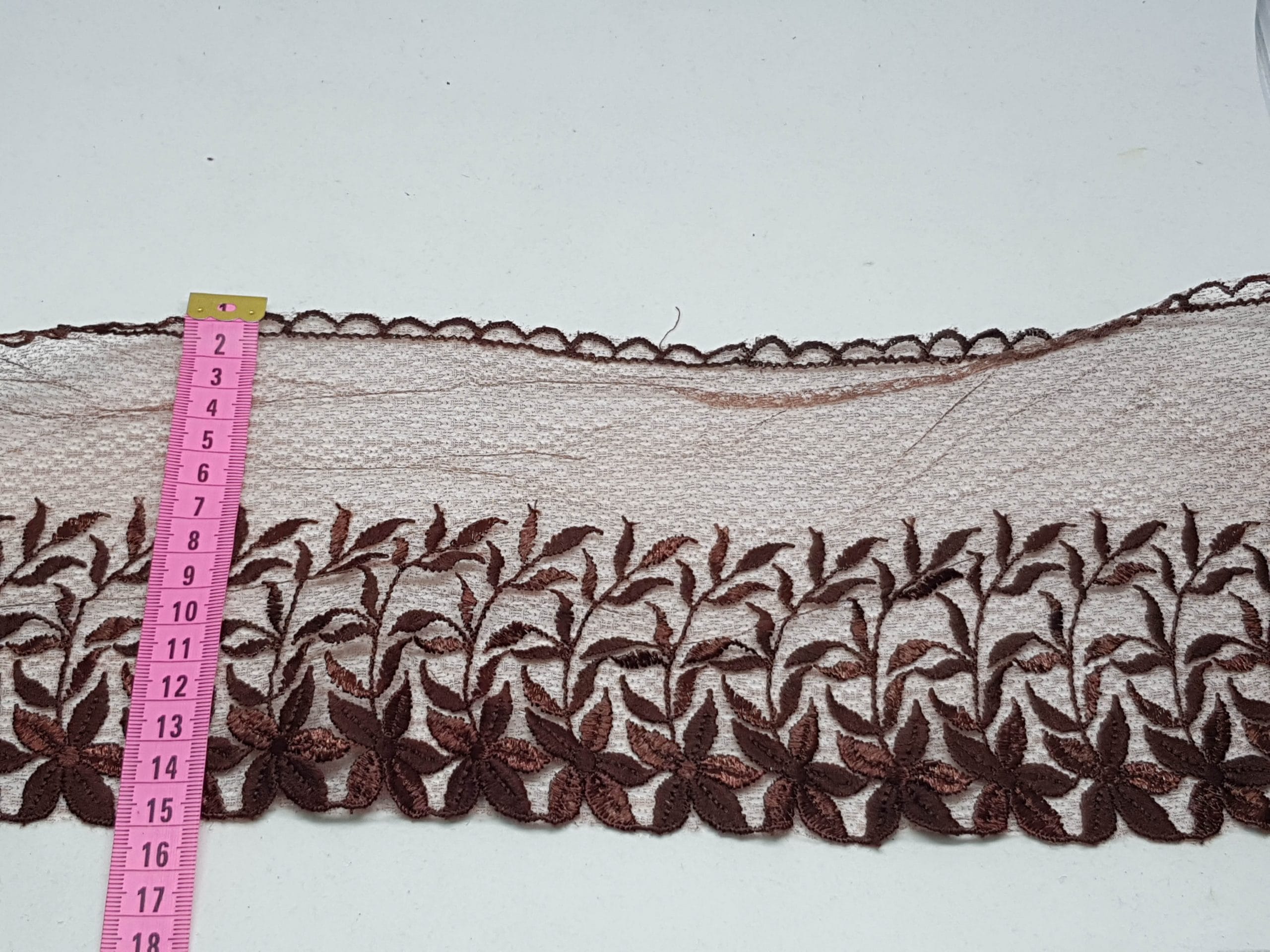 Broderie maro cu bordura florala