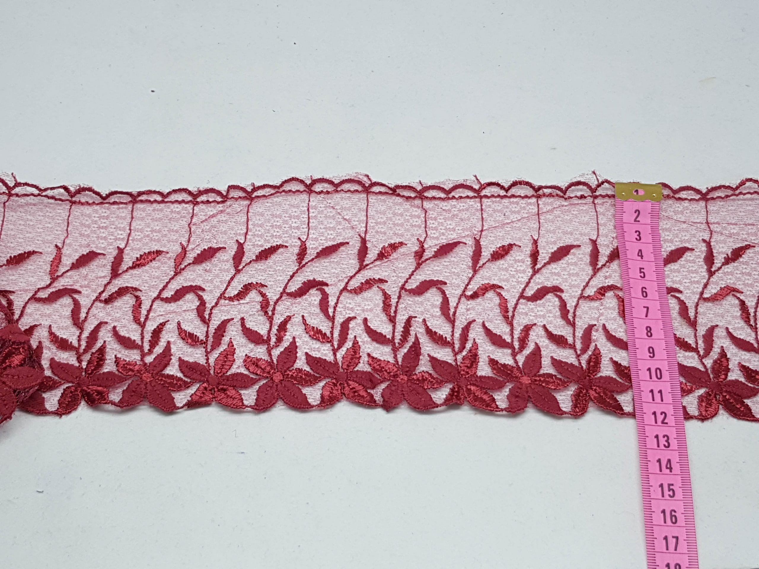 Broderie visinie cu bordura florala