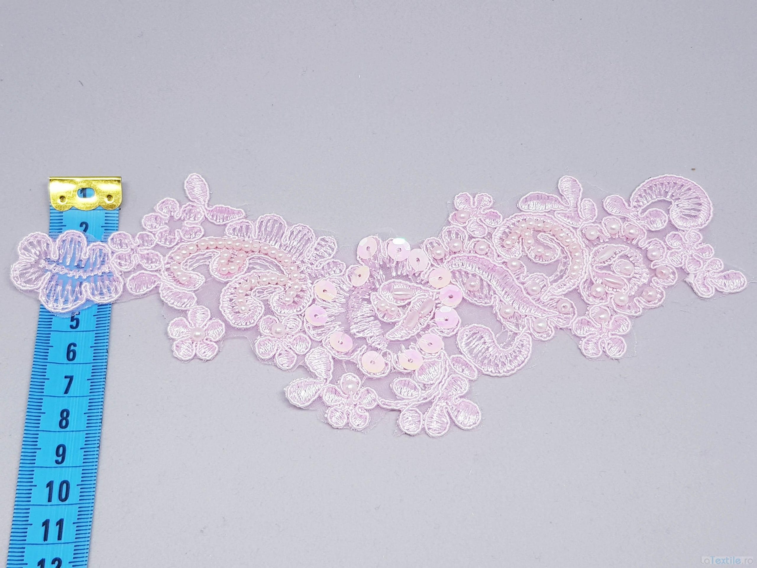 Aplicatie broderie roz