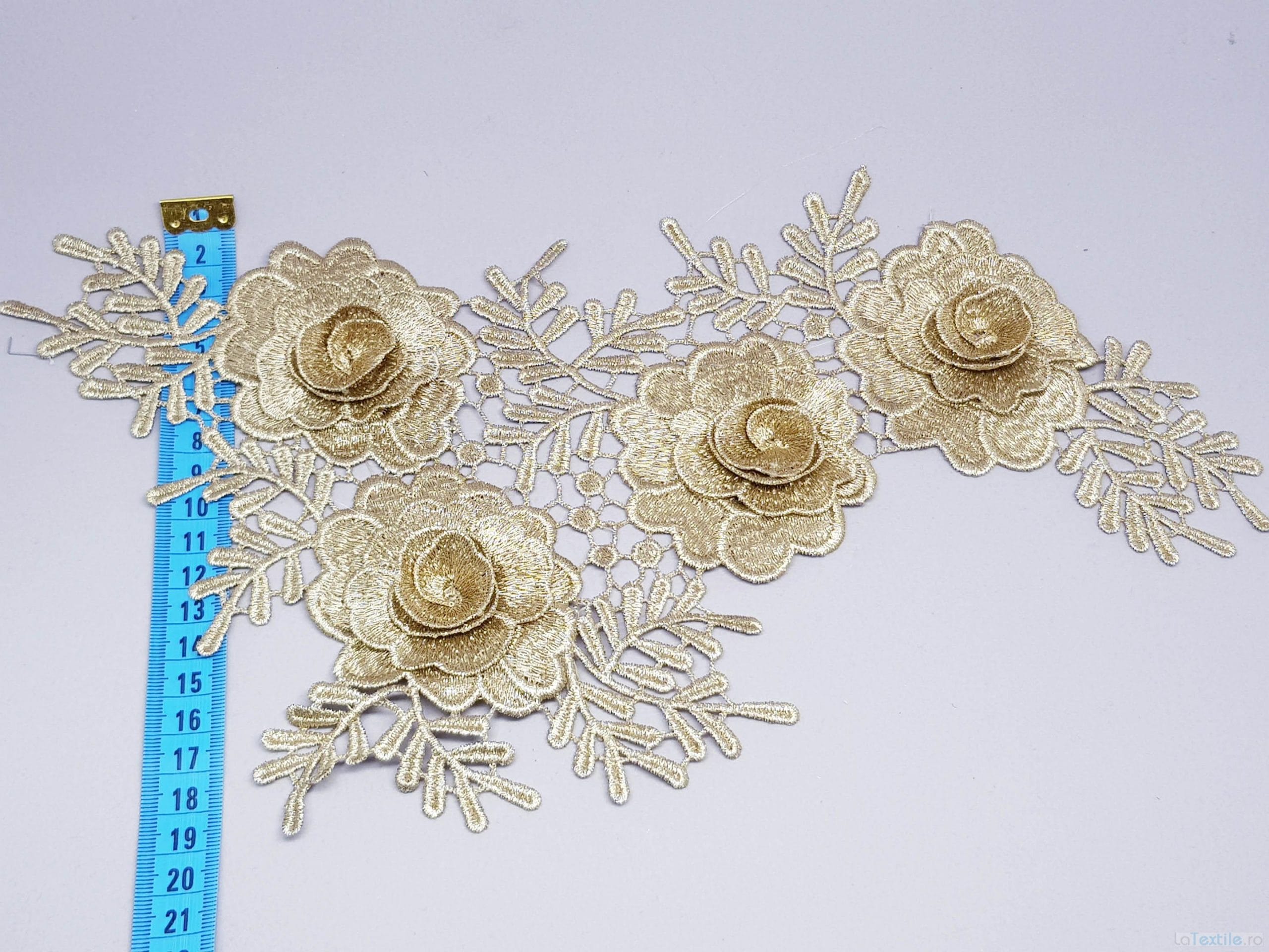 Aplicatie aurie cu flori 3 d