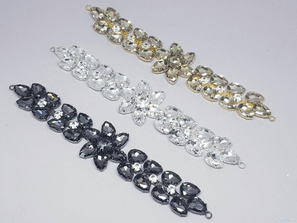 Aplicatii pietre in forme florale si frunze