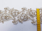 Dantela alba model floral 3d si frunze cu aplicatii micropaiete