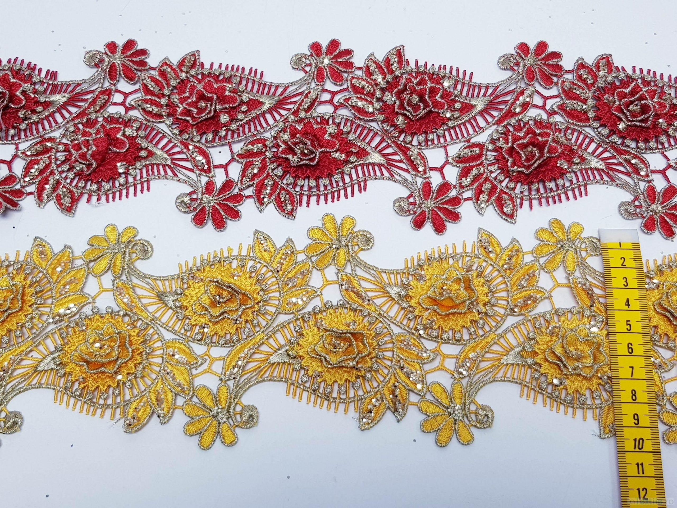 Dantela galben si rosu model floral 3d si frunze cu aplicatii micropaiete