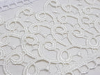 Broderie alba si crem din fir de matase