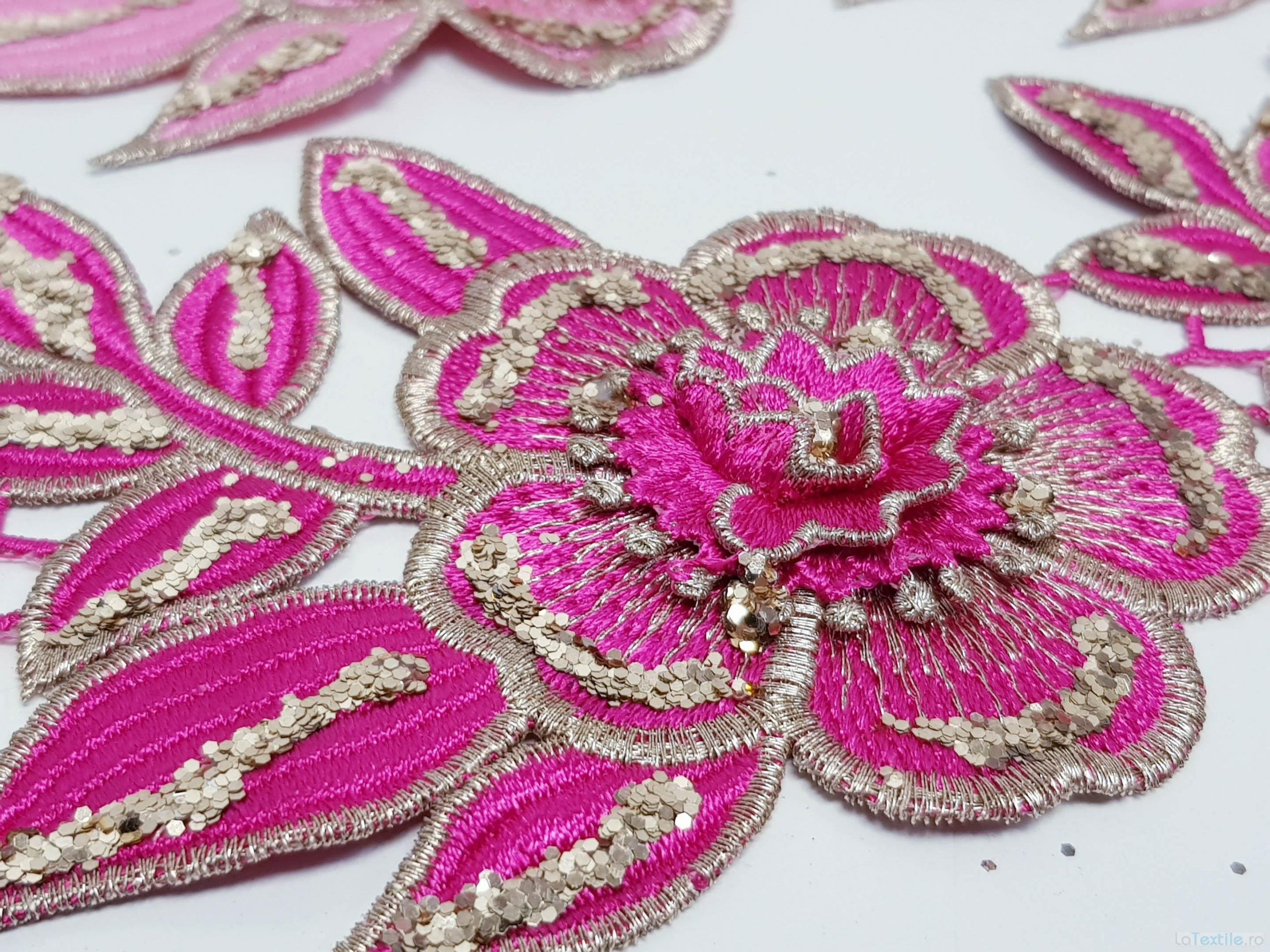 Dantela roz si ciclamen model floral 3d si aplicatii micropaiete