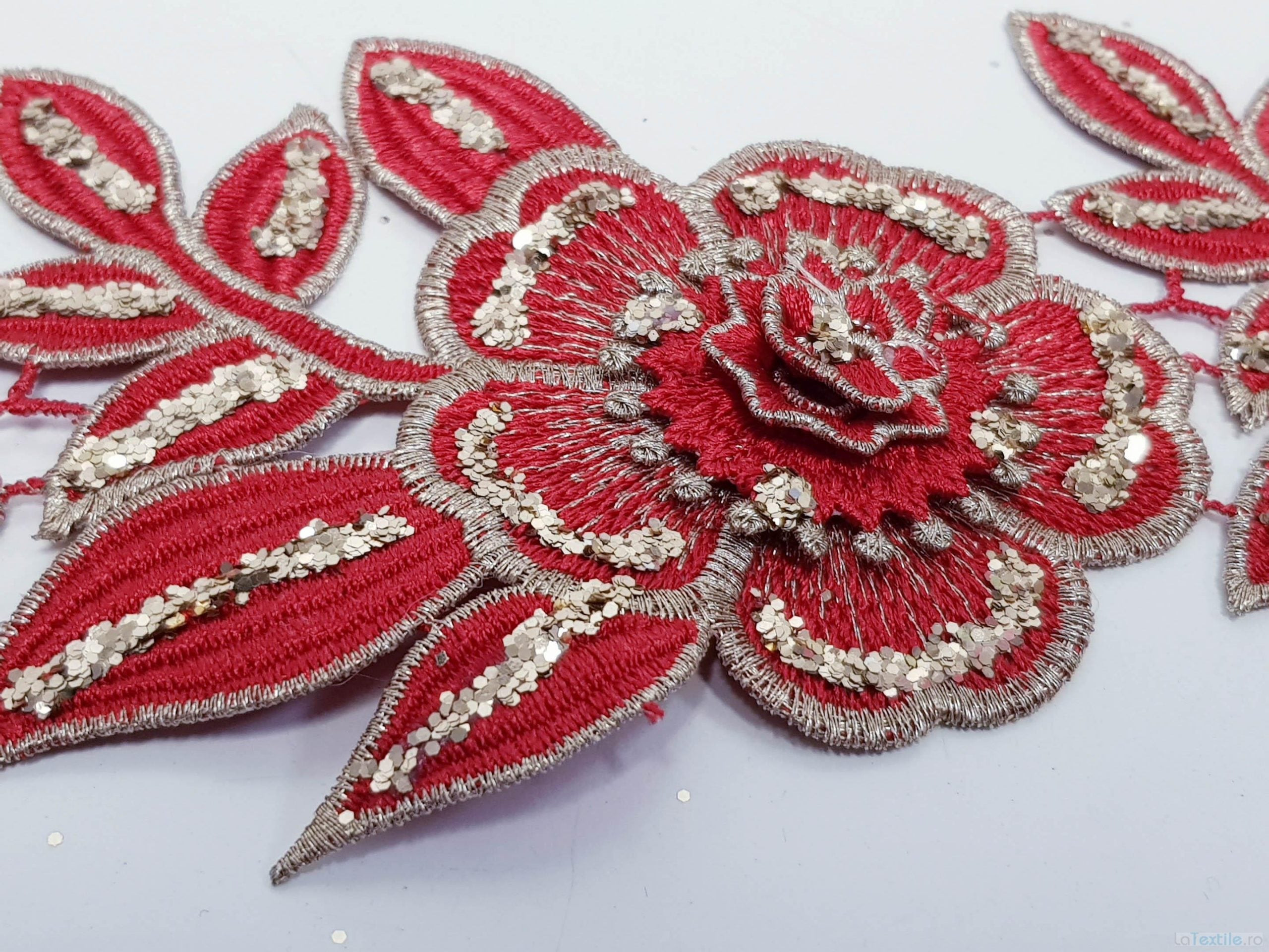 Dantela rosie model floral 3d si aplicatii micropaiete