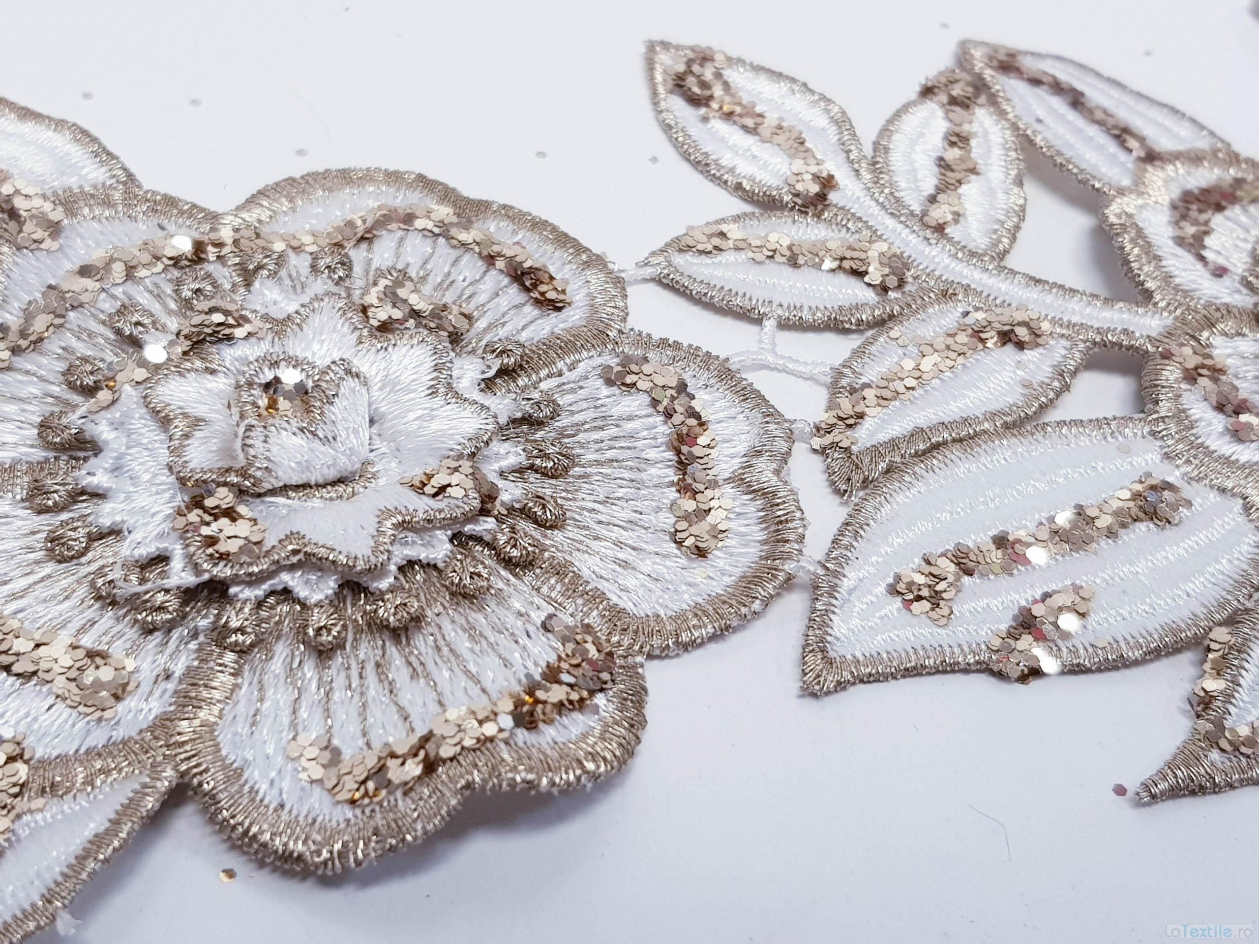 Dantela alba model floral 3d si aplicatii micropaiete