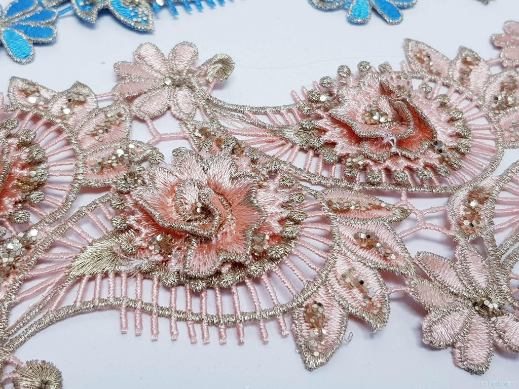 Dantela albastra si piersicie model floral 3d si frunze cu aplicatii micropaiete